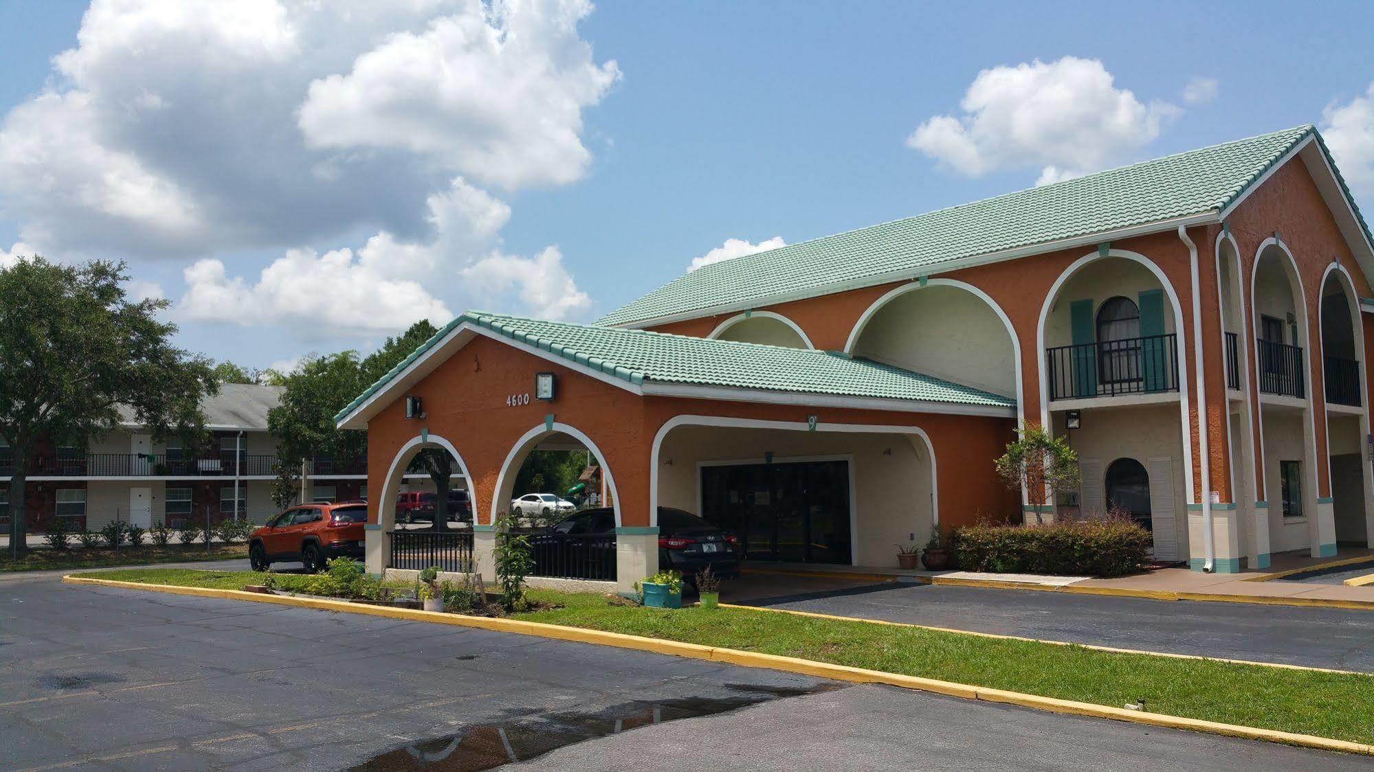 Goldstar Inn & Suites Kissimmee Exterior photo